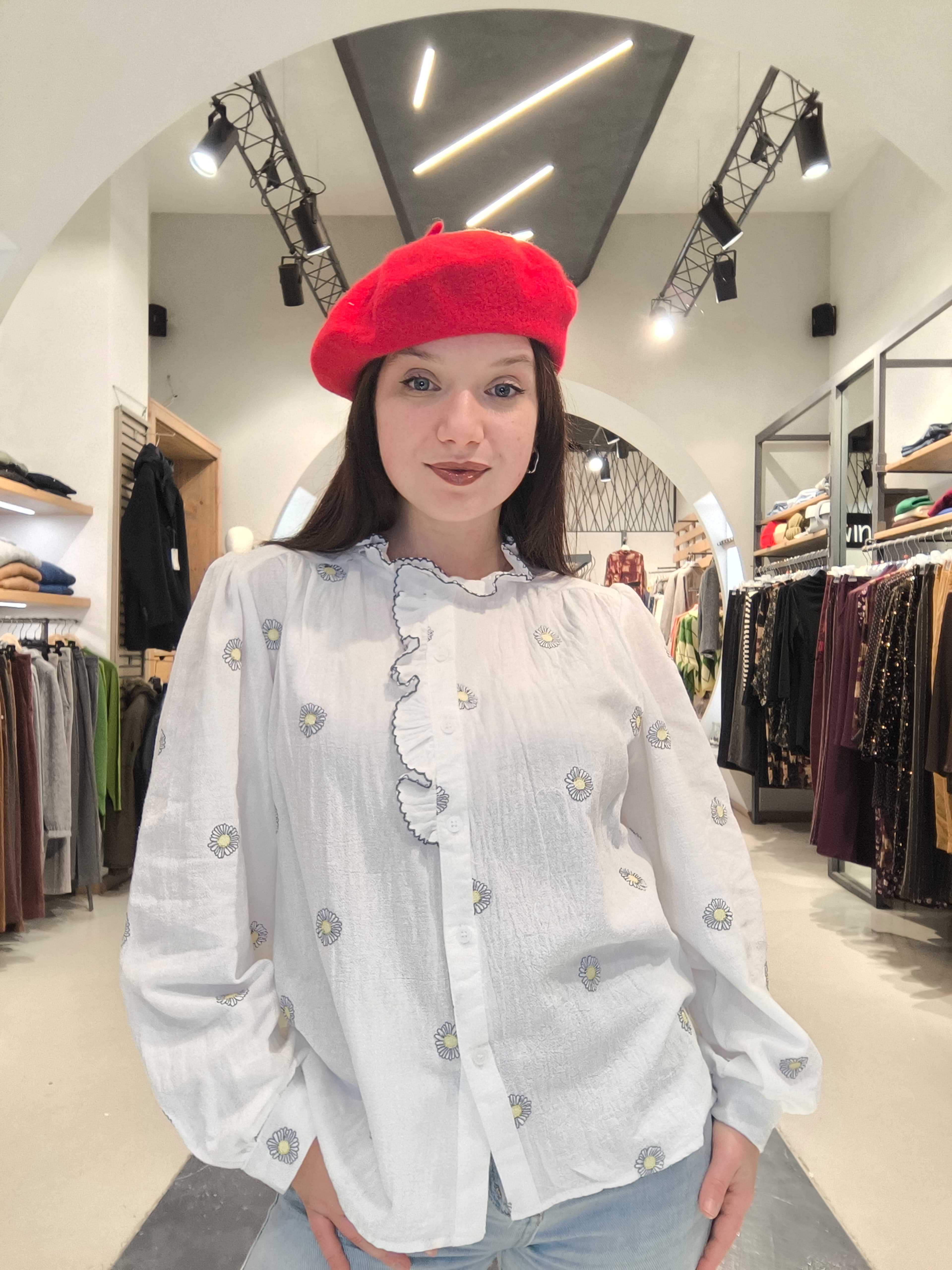 Camicia Bianca con Ricamo Margherite e Volant image 0