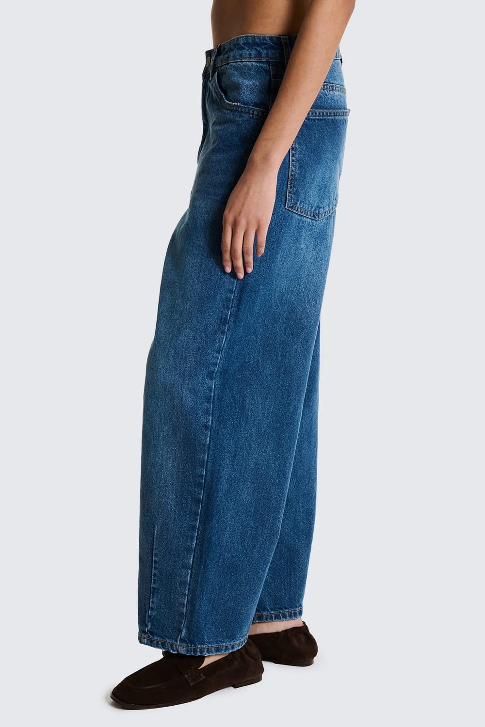 Jeans Barrel Fit con Cuciture Ergonomiche Lavaggio Medio image 3