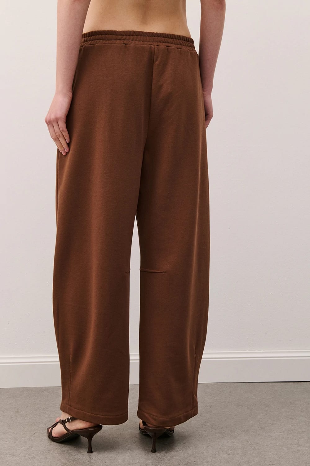 Pantalone Tuta Barrel Marrone  image 2