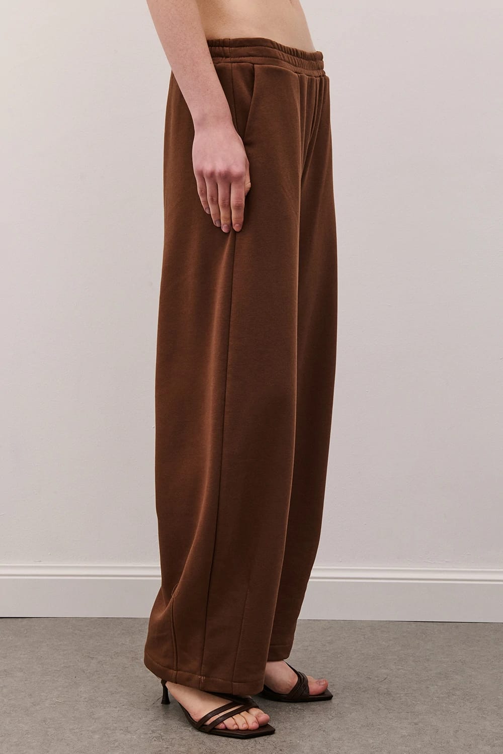 Pantalone Tuta Barrel Marrone  image 1