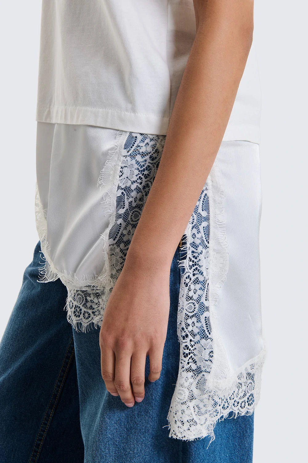 T-shirt   Asimmetrica in Pizzo Burro image 1