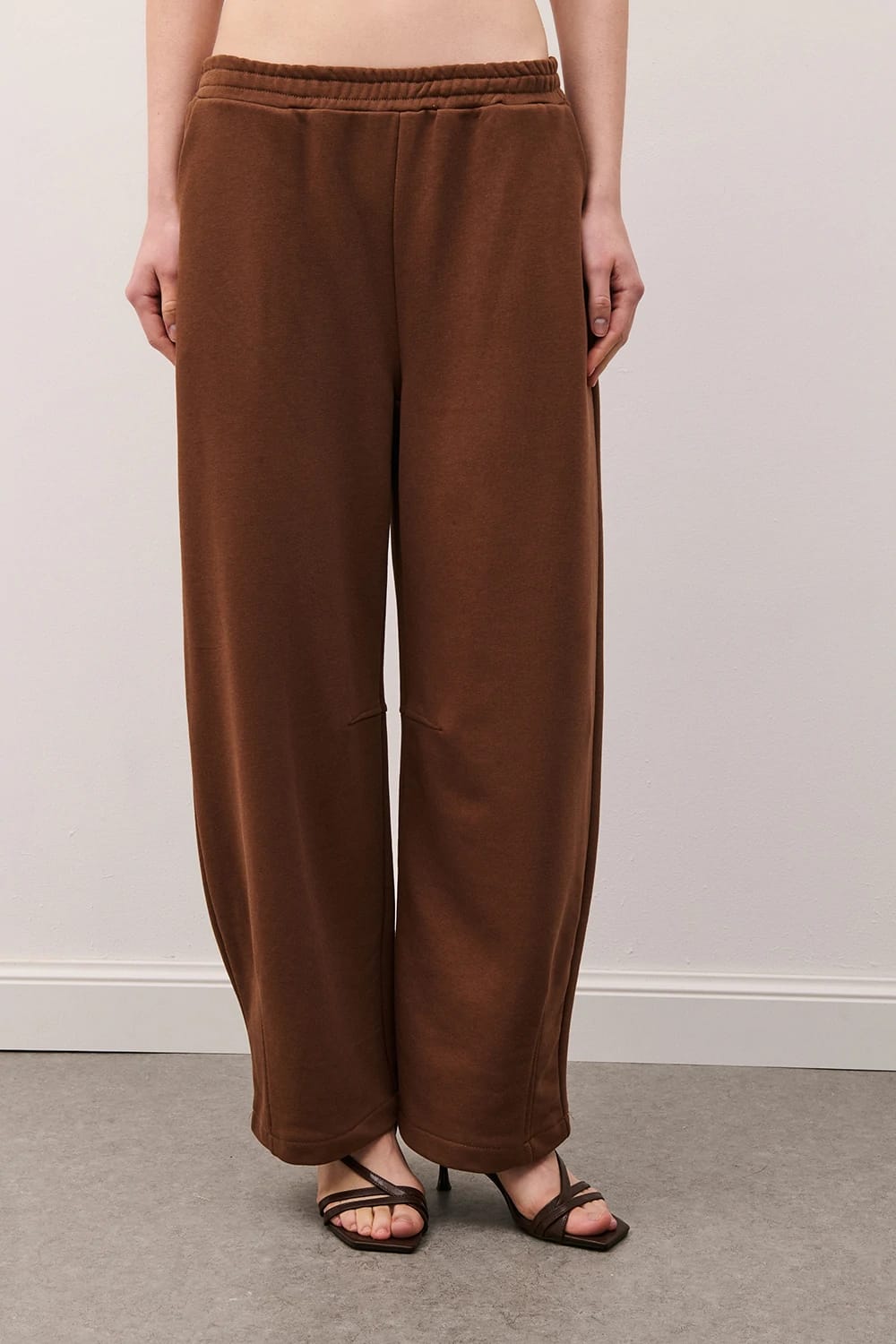 Pantalone Tuta Barrel Marrone  image 0